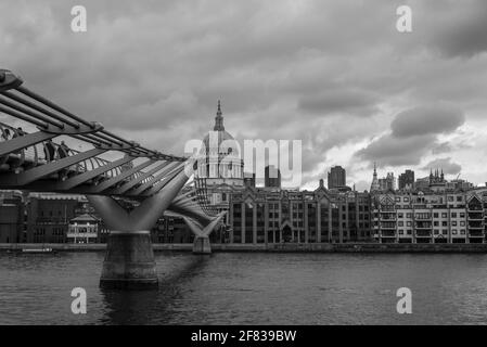 Una passeggiata lungo il Tamigi Foto Stock