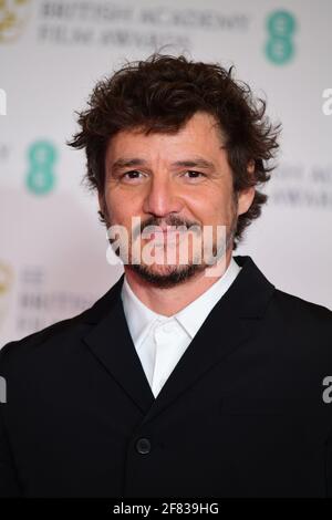 Pedro Pascal arriva per l'EE BAFTA Film Awards alla Royal Albert Hall di Londra. Data immagine: Domenica 11 aprile 2021.