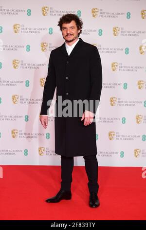 Pedro Pascal arriva per l'EE BAFTA Film Awards alla Royal Albert Hall di Londra. Data immagine: Domenica 11 aprile 2021.