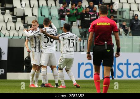 Torino, Italia. 11 Apr 2021. Juventus FC festeggia per il gol durante Juventus FC vs Genova CFC, Serie calcistica Italiana A a Torino, Italia, Aprile 11 2021 Credit: Independent Photo Agency/Alamy Live News Foto Stock