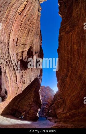 Lungo la strada si possono ammirare le curve naturali e gli affascinanti colori della roccia. Si tratta di una passeggiata piuttosto lunga che ci si aspetterebbe (oltre un km Foto Stock