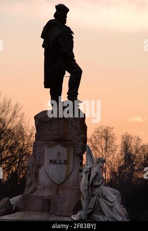 Torino Piemonte, Italia. La statua dedicata a Giuseppe Garibaldi, l'italiano eroe rivoluzionario Foto Stock