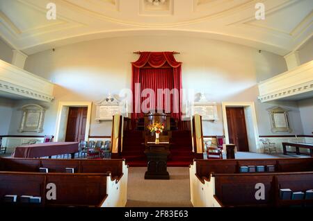 Altare della prima Chiesa Parrocchiale unita. Questa chiesa è stata costruita nel 1828 nel centro di Quincy, Massachusetts, Stati Uniti. Presidenti John Adams e John Quincy Adams Foto Stock