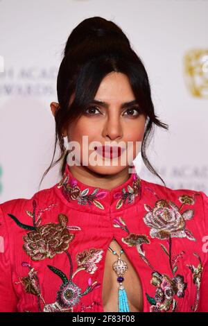 Priyanka Chopra Jonas arriva per l'EE BAFTA Film Awards alla Royal Albert Hall di Londra. Data immagine: Domenica 11 aprile 2021. Foto Stock