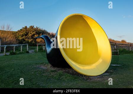 Marc Schmitz e Dolgar Ser-od's Siren, Folkestone Triennial 2017, Folkestone, Kent, Inghilterra - 5 aprile 2021 Foto Stock