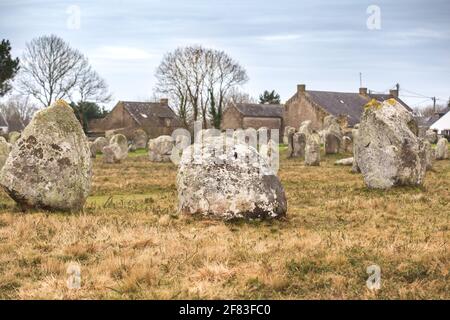 Allineamento di Manio (Carnac, Francia) - un sito archeologico del periodo neolitico Foto Stock