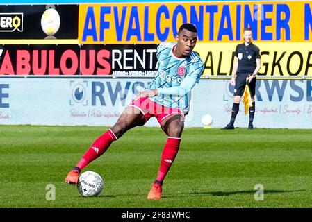 WAALWIJK, PAESI BASSI - APRILE 11: Ryan Gravenberch di Ajax durante la partita Eredivisie tra RKC Waalwijk e Ajax al Mandemakers Stadium il 1 aprile Foto Stock