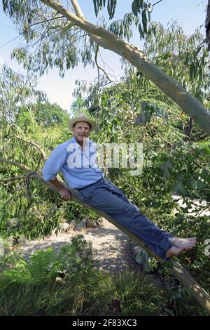 Ritratto di Tom Hart Dyke nei giardini di Lullingstone Castello di Eynsford, Kent, Regno Unito Foto Stock