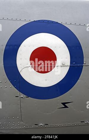 Velivolo militare che mostra una Royal Air Force della seconda Guerra Mondiale Roundel.A close-up RAF Roundel Foto Stock