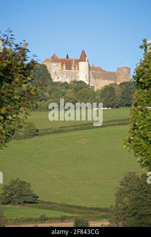 Il Canal de Bourgognat Crugey sotto il Plus beau Village Di Châteauneuf en Auxois nella Côte-d'Or Borgogna Francia Foto Stock