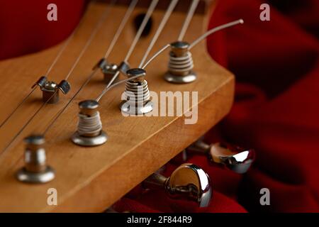 Closeup della testa della chitarra elettrica, nessuno Foto Stock