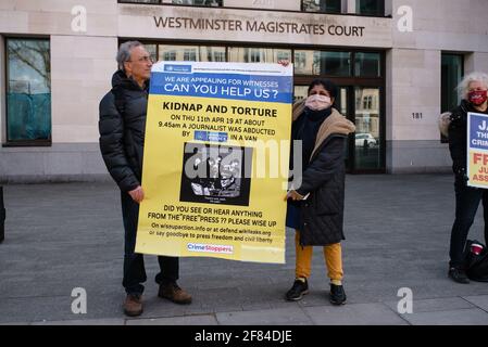 Londra, Regno Unito. 11 Apr 2021. I manifestanti sensibilizzano per il secondo anniversario dall'arresto del fondatore di Wikileaks Julian Assange Foto Stock