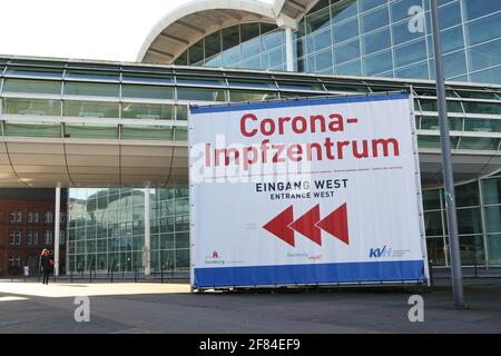 Corona-Impfzentrum Amburgo nelle sale espositive, Amburgo, Germania Foto Stock