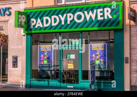 La sede del negozio di scommesse Paddy Power a North Street, Taunton. Foto Stock