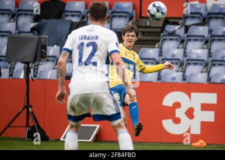 Brondby, Danimarca. 11 Apr 2021. Peter Bjur (29) di Brondby SE visto durante la partita 3F Superliga tra Brondby IF e FC Copenhagen al Brondby Stadium di Brondby. (Photo Credit: Gonzales Photo/Alamy Live News Foto Stock