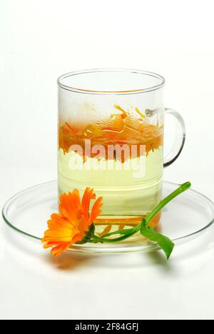 Tazza di tè, tè marigolds Foto Stock
