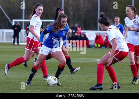 Glasgow, Regno Unito. 11 Apr 2021. Kirsty Howart (21) del Rangers Women FC durante la Scottish Building Society SWPL1 Fixture Rangers FC vs Spartans FC al Rangers Training Center, Glasgow, 11/04/2021 | Images courtesy of www.collargeimages.co.uk Credit: Colin Poultney/Alamy Live News Foto Stock