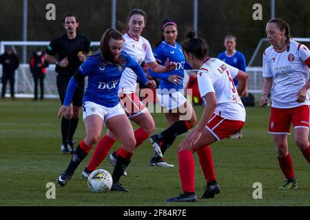 Glasgow, Regno Unito. 11 Apr 2021. Kirsty Howart (21) del Rangers Women FC durante la Scottish Building Society SWPL1 Fixture Rangers FC vs Spartans FC al Rangers Training Center, Glasgow, 11/04/2021 | Images courtesy of www.collargeimages.co.uk Credit: Colin Poultney/Alamy Live News Foto Stock