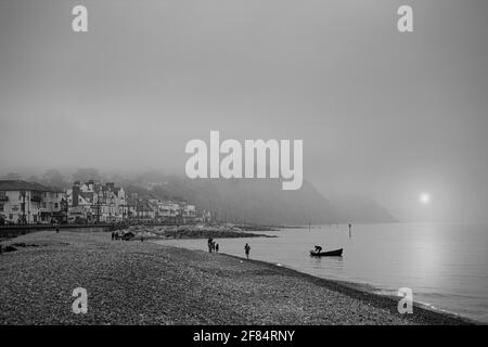 Sidmouth nell'isola di Wight in una mattinata foggosa Foto Stock