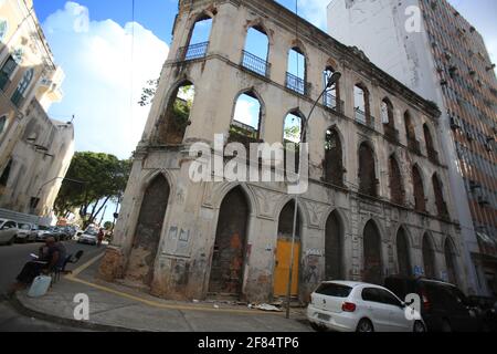 salvador, bahia / brasile - 25 aprile 2017: Vista di rovine di immobili nel quartiere del Commercio nella città di Salvador. Il posto fa parte del suo Foto Stock