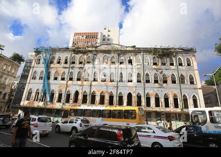 salvador, bahia / brasile - 25 aprile 2017: Vista di rovine di immobili nel quartiere del Commercio nella città di Salvador. Il posto fa parte del suo Foto Stock