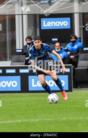 Milano, Italia. 11 Apr 2021. Alessandro Bastoni (95) dell'Inter Milan ha visto durante la serie UNA partita tra Inter Milan e Cagliari Calcio al San Siro di Milano. (Photo Credit: Gonzales Photo/Alamy Live News Foto Stock