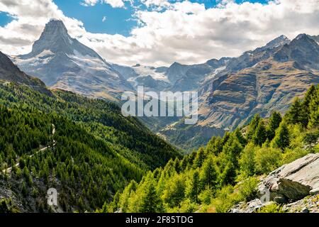 Alpi svizzere con il Cervino vicino a Zermatt Foto Stock