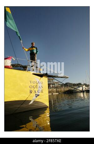 Gordon Ramsay è entrato a far parte del team ABN AMRO nella Volvo Ocean Race come consulente alimentare per il team olandese. Cercherà di migliorare il gusto e il contenuto nutricianale del cibo essiccato a bordo. Gordon ha potuto assistere alla gara di squadra nella prima gara in porto della gara mondiale di Sanxenxo sulla costa settentrionale della Spagna.pic David Sandison 4+5/11/2005 Foto Stock