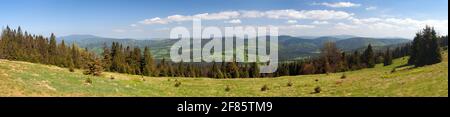 Vista dai monti Beskid - confine con la Polonia e la Slovacchia, montagne Carpazi Foto Stock