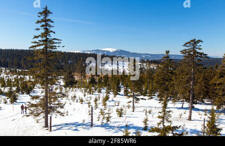 vista dalle montagne di jesenik al monte kralicky seznik - moravia - repubblica ceca Foto Stock