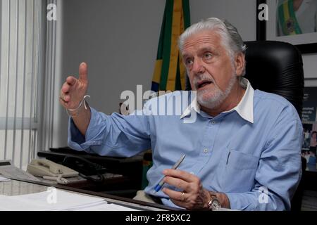 salvador, bahia / brasile - 27 dicembre 2013: Jaques Wagner, Governatore di Bahia è visto alla sede del governatore presso il Cente amministrativo Foto Stock