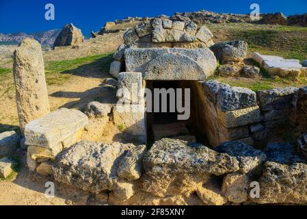 Hierapolis, il cui nome significa 'città macred', era creduto dagli antichi per essere stato fondato dal dio Apollo. Era famosa per la sua sacra acqua calda Foto Stock