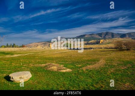 Hierapolis, il cui nome significa 'città macred', era creduto dagli antichi per essere stato fondato dal dio Apollo. Era famosa per la sua sacra acqua calda Foto Stock