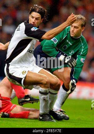 FA SHIELD BENEFICO AL MILLENNIUM STADIUM CARDIFF VAN NISTELROOY E WTERVELD Foto Stock