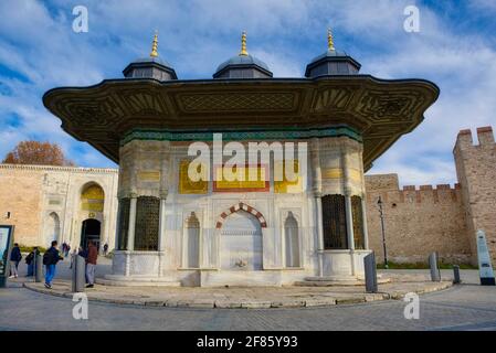 Il Topkapı Palace ‘Cannon Gate Palace' è un grande museo situato nella parte orientale del quartiere Fatih di Istanbul, in Turchia. Nei secoli 15 e 16 esso Foto Stock