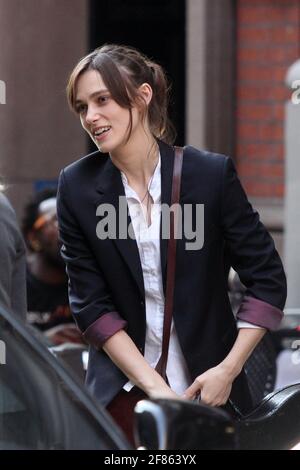 Keira Knightsley sul set di 'Can A Song Save Your Life?' A New York il 12 luglio 2012. Il titolo del film è stato cambiato da 'Can a Song Save Your Life?' Per 'ricominciare'. Foto: Henry McGee/MediaPunch Foto Stock