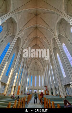 L'interno è di 1,676 metri quadrati (18,040 piedi quadrati). Nel 2008, la chiesa subì un importante restauro della torre principale presa a @ Reykjavík, in Islanda Foto Stock