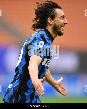 Milano, Italia. 11 Apr 2021. Matteo Darmian del FC Inter celebra il suo gol durante una partita di calcio tra FC Inter e Cagliari a Milano, 11 aprile 2021. Credit: Sr/Xinhua/Alamy Live News Foto Stock