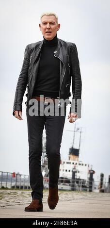 Amburgo, Germania. 09 aprile 2021. H.P. Baxxter, frontman e cantante della band Scooter, in una sessione fotografica dopo un'intervista per la presentazione di un nuovo album. Scooter rilascerà "God Save the Rave", il loro ventesimo album in studio, su 16.04.2021. Credit: Christian Charisius/dpa/Alamy Live News Foto Stock