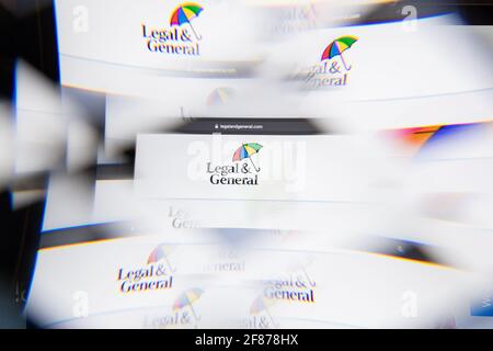 Milano, Italia - 10 APRILE 2021: Logo legale e generale sullo schermo del laptop visto tramite un prisma ottico. Immagine editoriale illustrativa dal diritto e dal gene Foto Stock