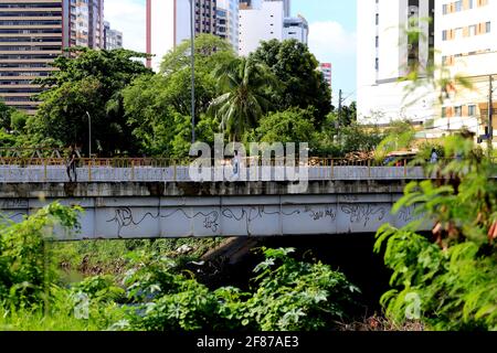 salvador, bahia / brasile - 17 aprile 2019: ponte è visto con il design vandalismo nella città di salvador. *** Local Caption *** Foto Stock