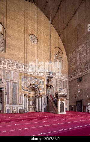Vista verso qibla iwan, complesso Sultan Hasan, il Cairo