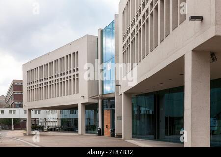 Seminario edificio 106 dell'Università di Colonia nel distretto Lindenthal, architetto Paul Boehm, Colonia, Germania. Seminargebaeude 106 der Univer Foto Stock