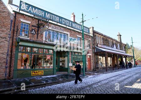 Persone al Beamish Museum vicino a Stanley, Co Durham, il museo all'aperto dopo la riapertura ai visitatori dopo l'ulteriore allentamento delle restrizioni di blocco in Inghilterra. Data immagine: Lunedì 12 aprile 2021. Foto Stock