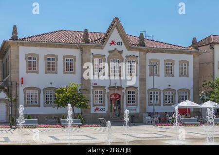 Chaves / Portugal - 08 01 2020: Vista al CTT mailing edificio sulla piazza centrale nel centro di Chaves città Foto Stock