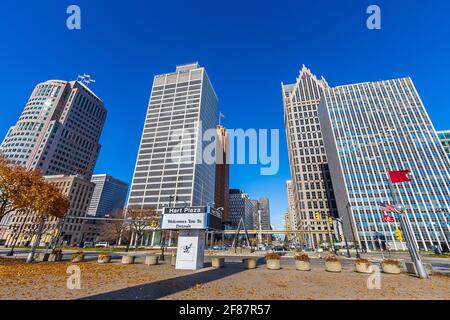 DETROIT, MI, USA - 10 NOVEMBRE: HART Plaza e il Distretto Finitoral il 10 novembre 2020 nel centro di Detroit, Michigan. Foto Stock