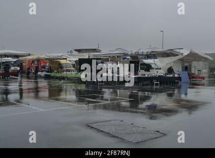 Mercato rionale comunale nel centro della città di Bergamo, Lombardia, Italia. Foto Stock