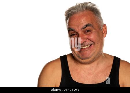 Felice e divertente unshaven uomo di mezza età con breve grigio capelli Foto Stock