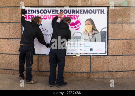 Bournemouth, Dorset UK. 12 aprile 2021. Bournemouth riapre con l'allentamento delle restrizioni di Covid-19, in quanto i negozi non essenziali sono tra quelli da riaprire. Credit: Carolyn Jenkins/Alamy Live News Foto Stock