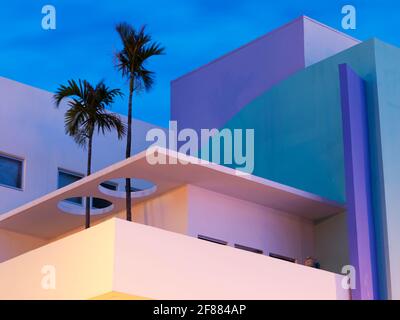 USA, Florida, South Beach Miami, dettagli grafici colorati di edifici commerciali di architettura Art Deco Foto Stock